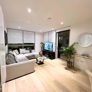 apt-stylish-royal-wharf.brighton-hotels-england.com/