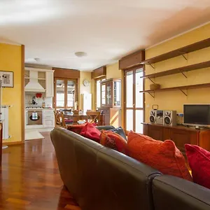 Apartment Bright House With 2 Bedrooms & A Unique Terrace, Bergamo
